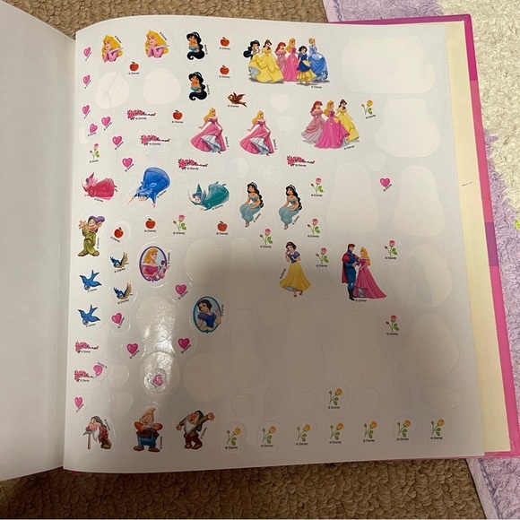 DISNEY BOOK PRINCESS COLLECTION: A TREASURY OF TALES - Picture 7 of 8